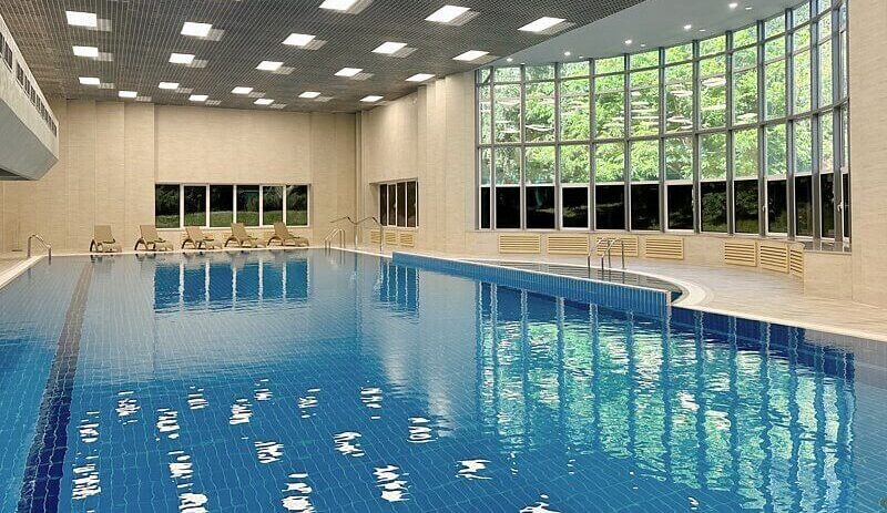 Крытый бассейн